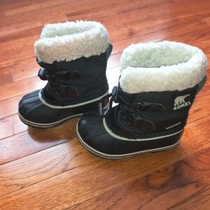 Sorel snow boots Size 8